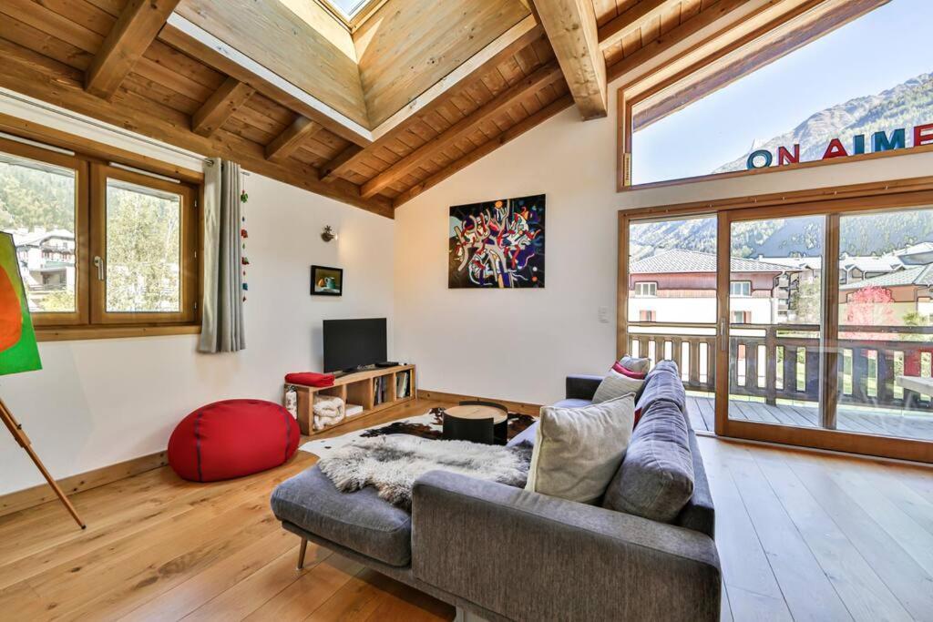 Grand Paradis C21 - Modern With Great Location Apartment *